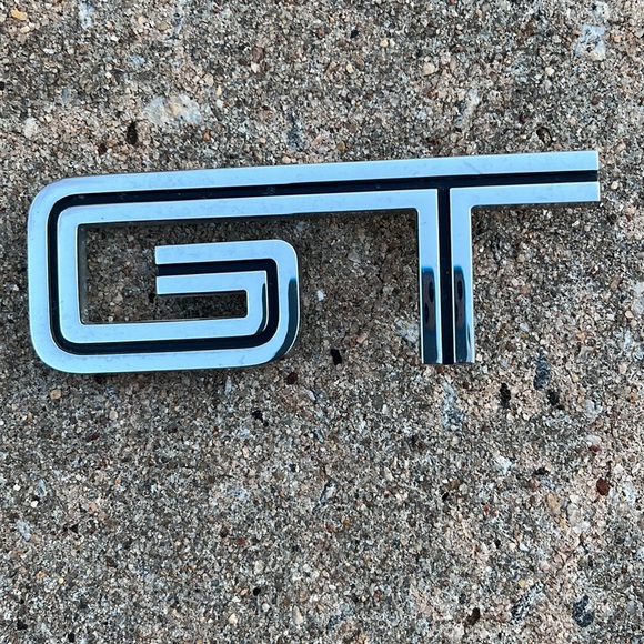Ford Mustang GT Fender Emblem Good Condition - Picture 3 of 3